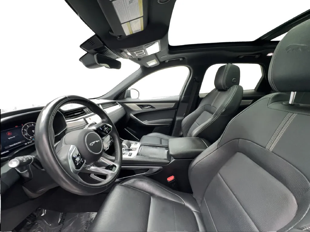 Jaguar F-PACE photo 22