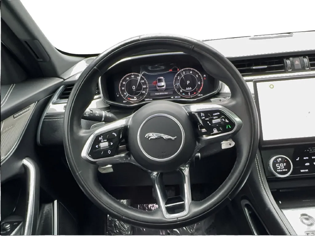Jaguar F-PACE photo 41