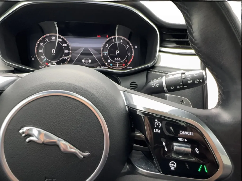 Jaguar F-PACE photo 46