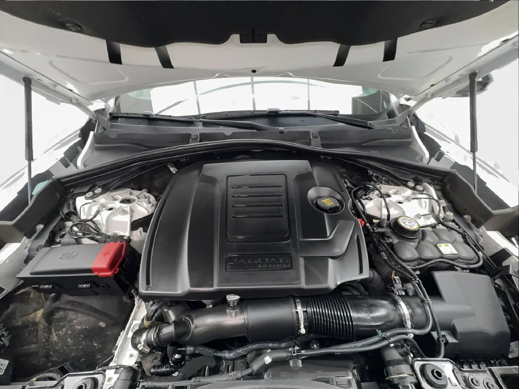 Jaguar F-PACE photo 20