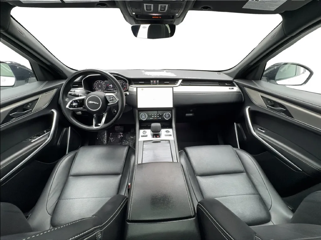 Jaguar F-PACE photo 42