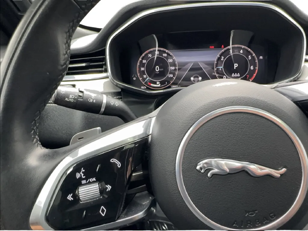 Jaguar F-PACE photo 47