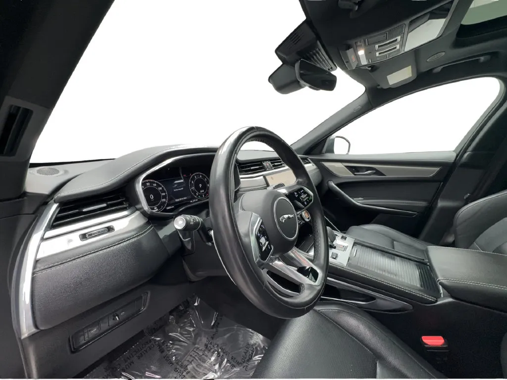 Jaguar F-PACE photo 23