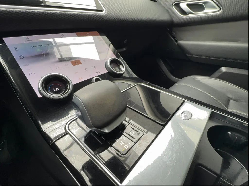 Land Rover Range Rover Velar photo 49