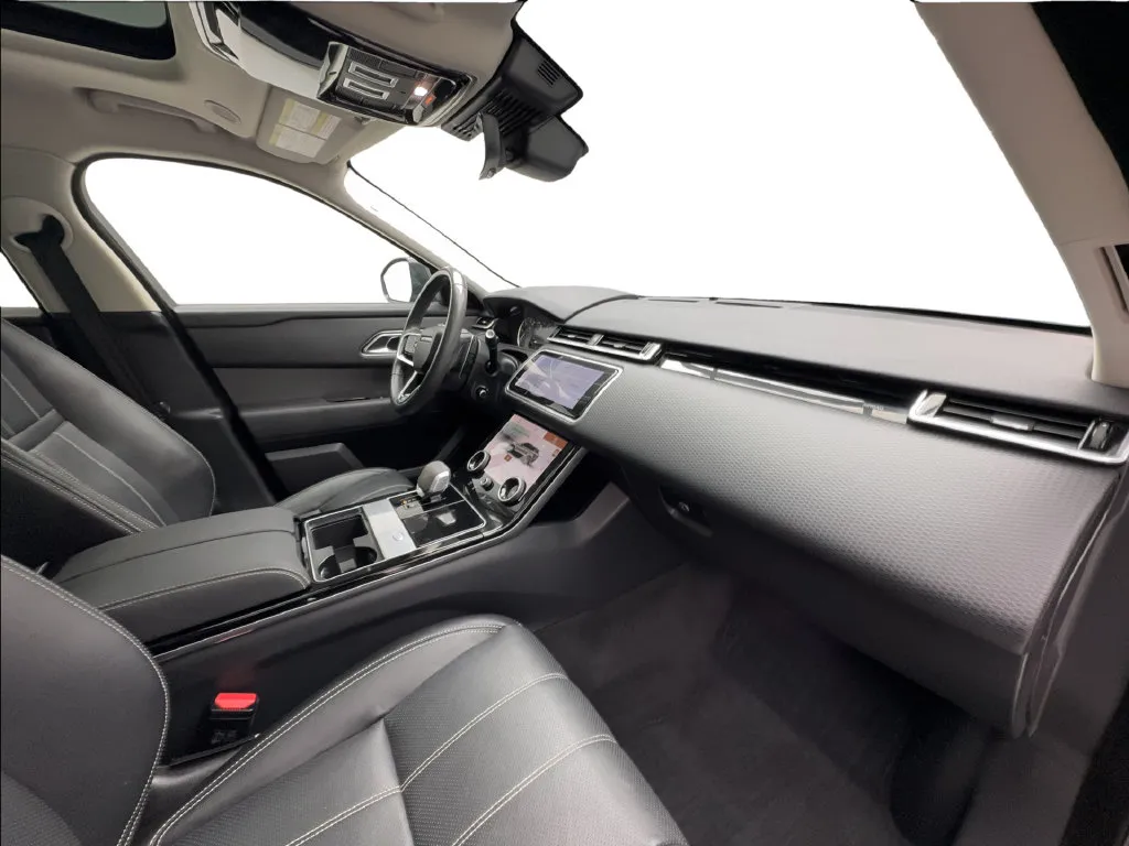 Land Rover Range Rover Velar photo 34