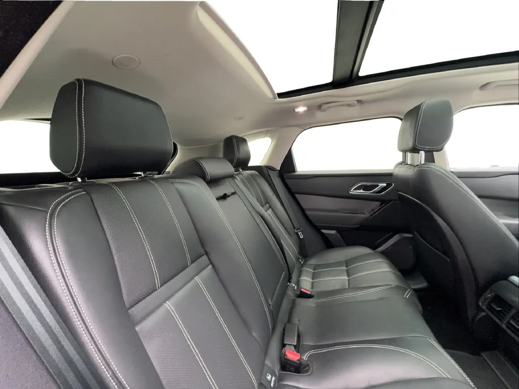 Land Rover Range Rover Velar photo 29