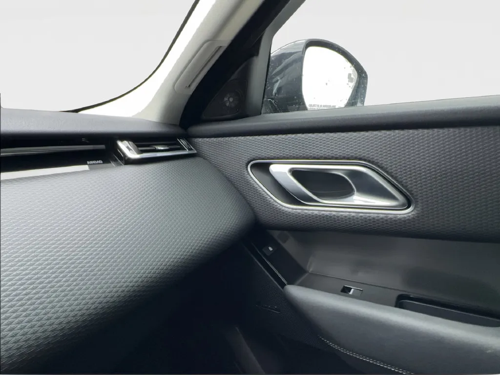 Land Rover Range Rover Velar photo 47