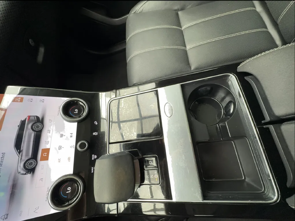 Land Rover Range Rover Velar photo 50