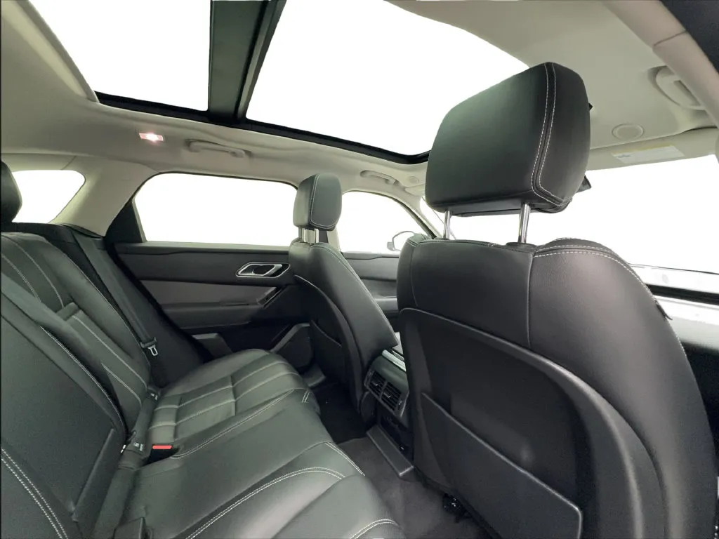 Land Rover Range Rover Velar photo 28