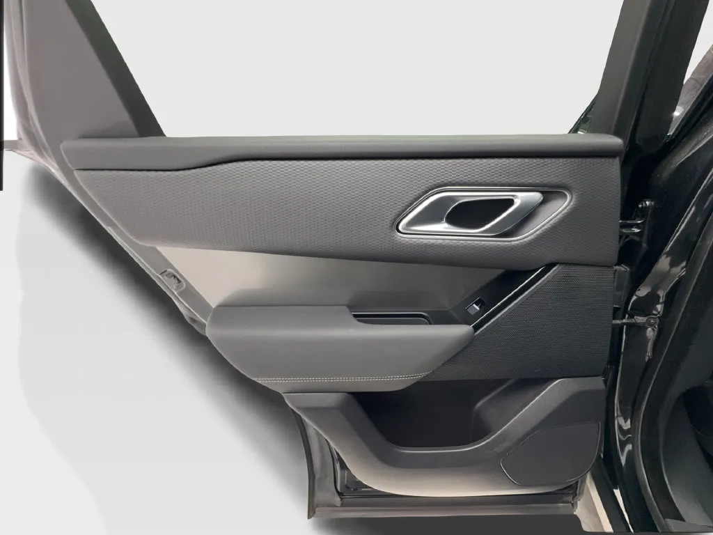Land Rover Range Rover Velar photo 27