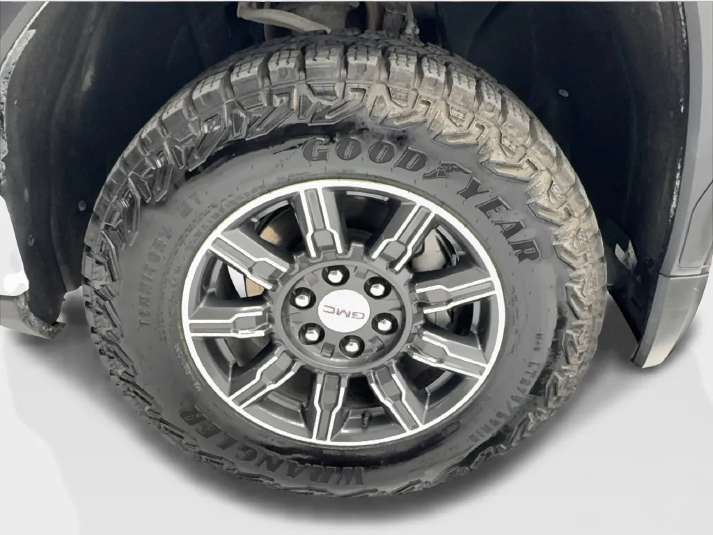 GMC Sierra photo 18