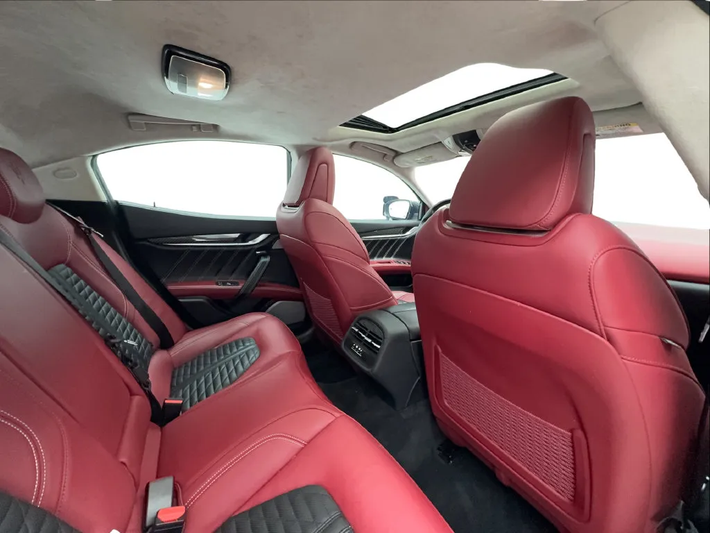 Maserati Ghibli photo 32