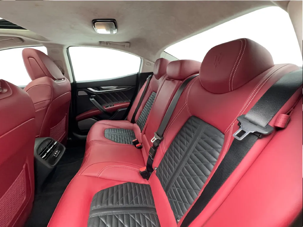 Maserati Ghibli photo 29
