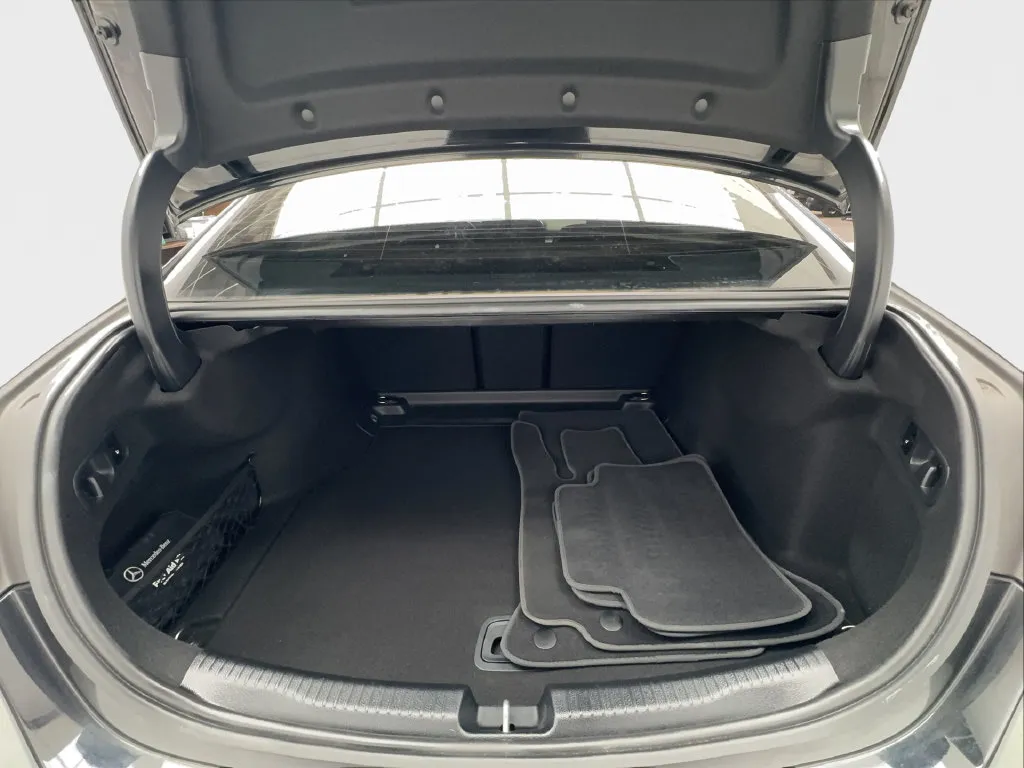 Mercedes-Benz C-Class photo 19