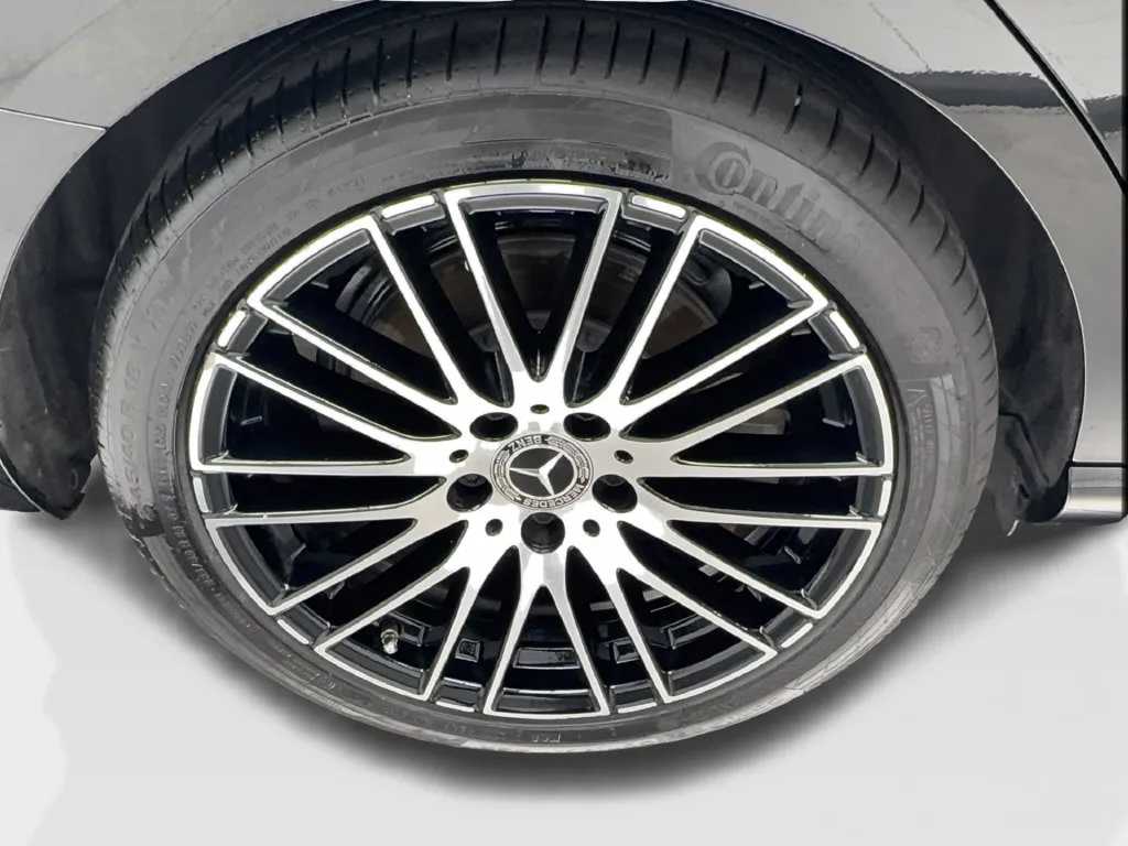 Mercedes-Benz C-Class photo 18