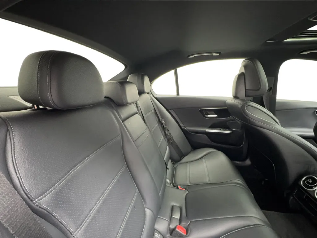 Mercedes-Benz C-Class photo 30