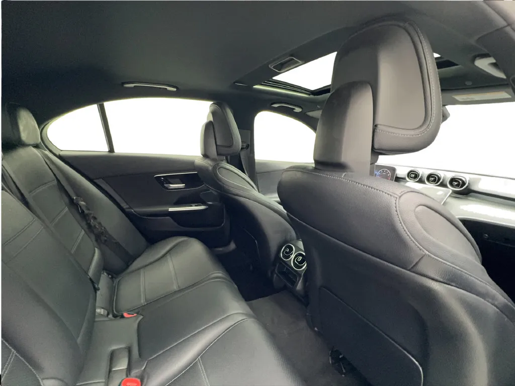 Mercedes-Benz C-Class photo 29