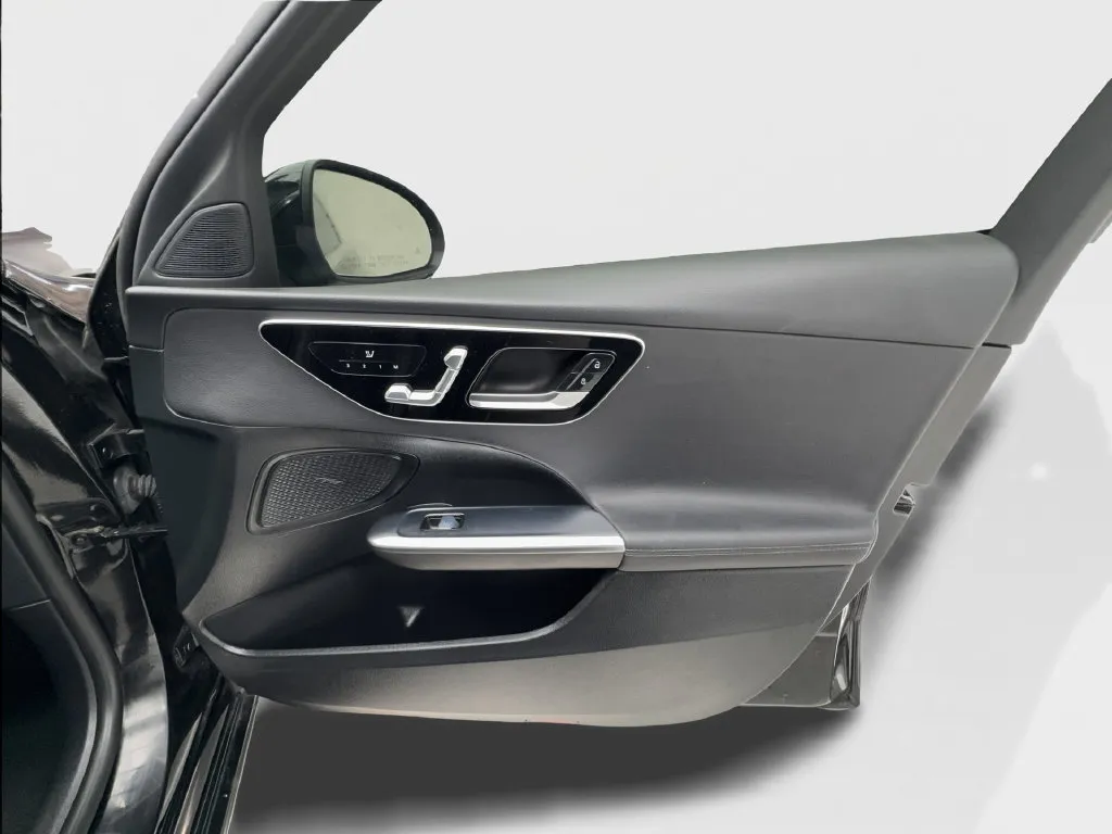 Mercedes-Benz C-Class photo 35