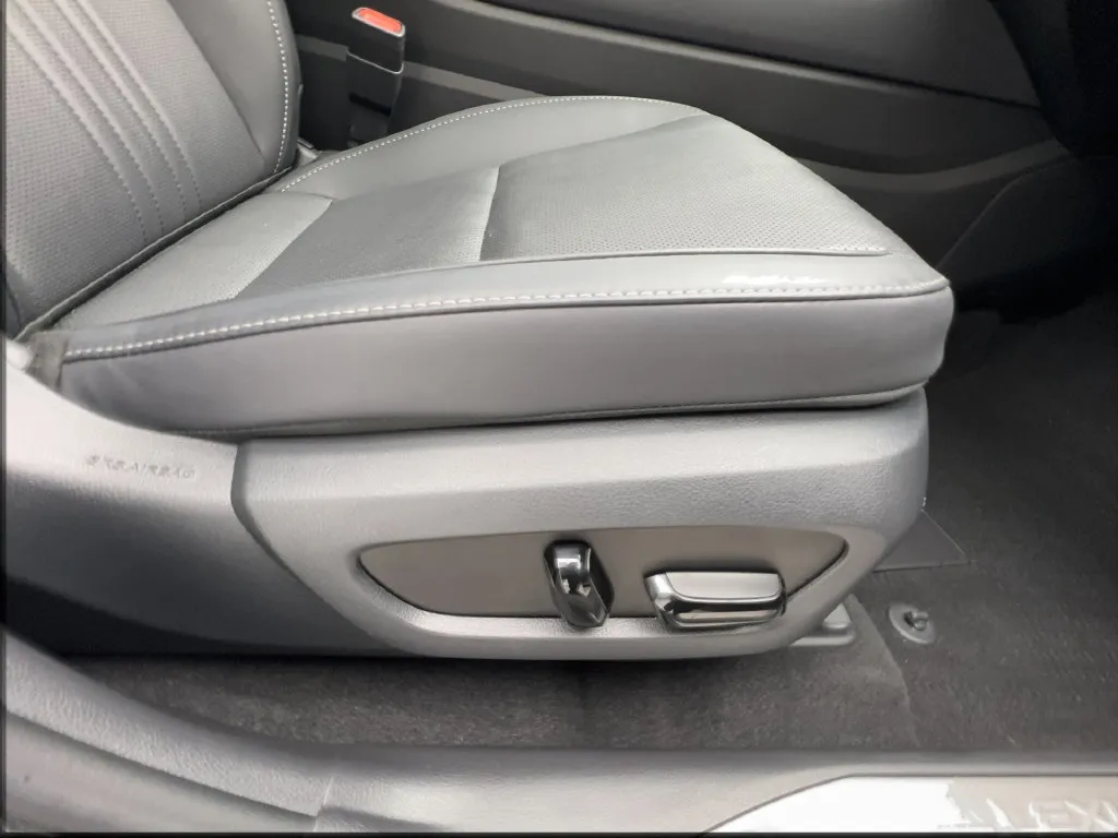 Lexus NX photo 35