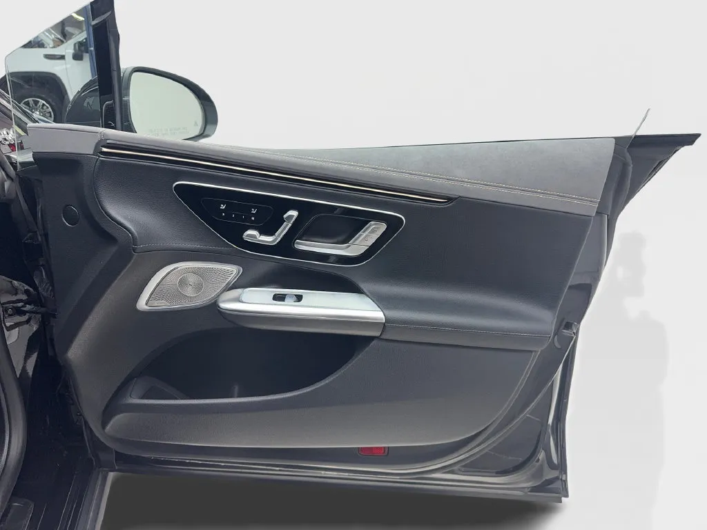 Mercedes-Benz EQE photo 32