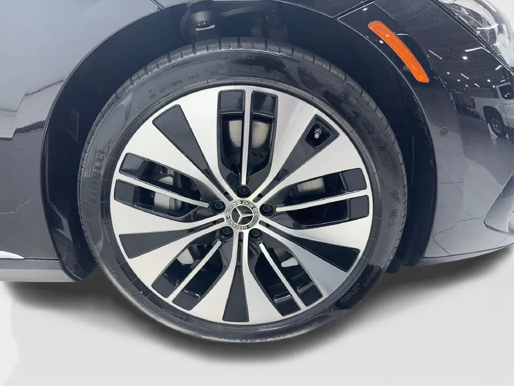 Mercedes-Benz EQE photo 12