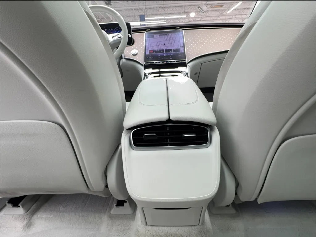 Mercedes-Benz EQE photo 40