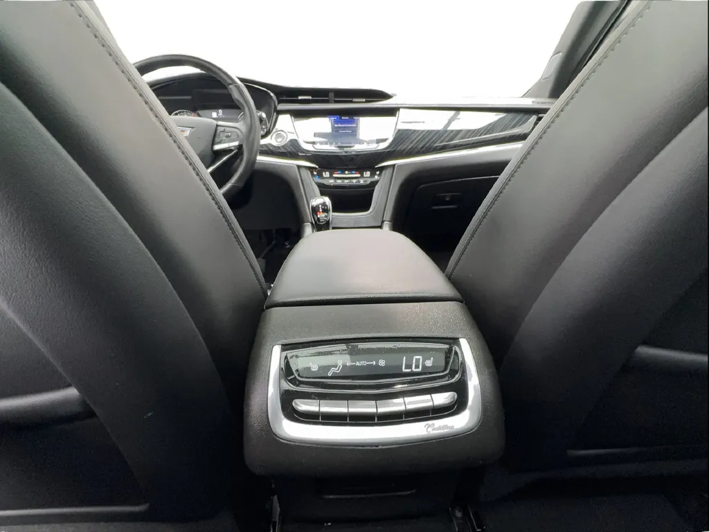 Cadillac XT6 photo 45