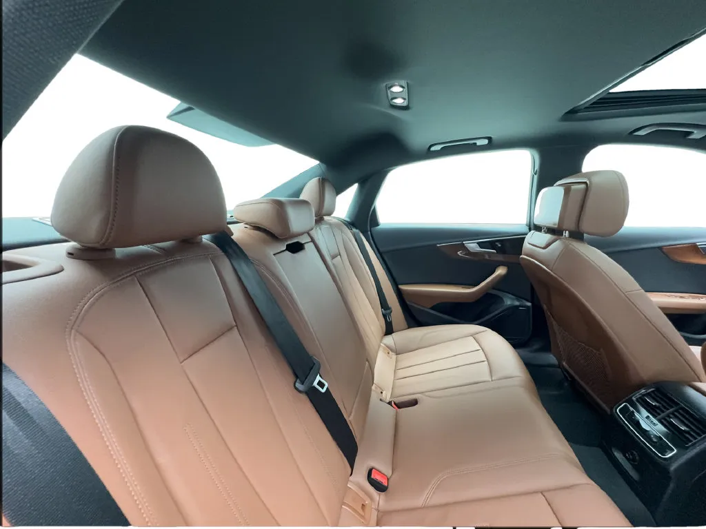Audi A4 photo 30