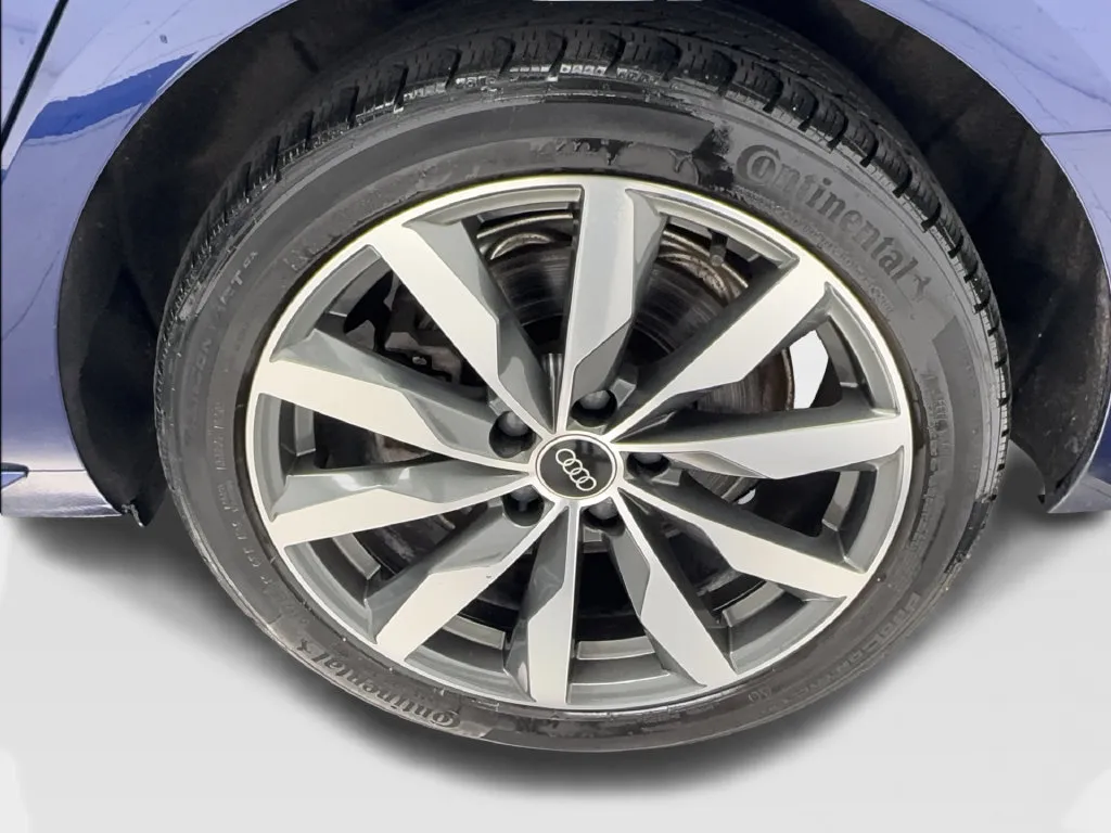 Audi A4 photo 12