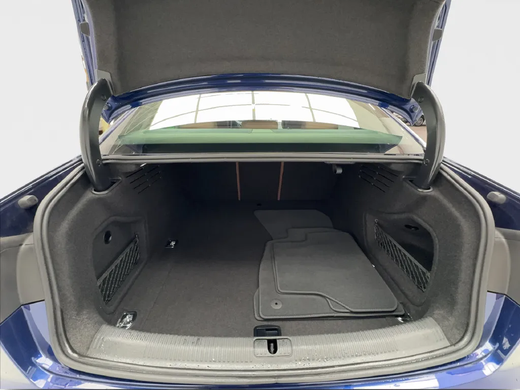 Audi A4 photo 18