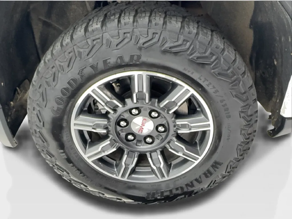 GMC Sierra photo 18