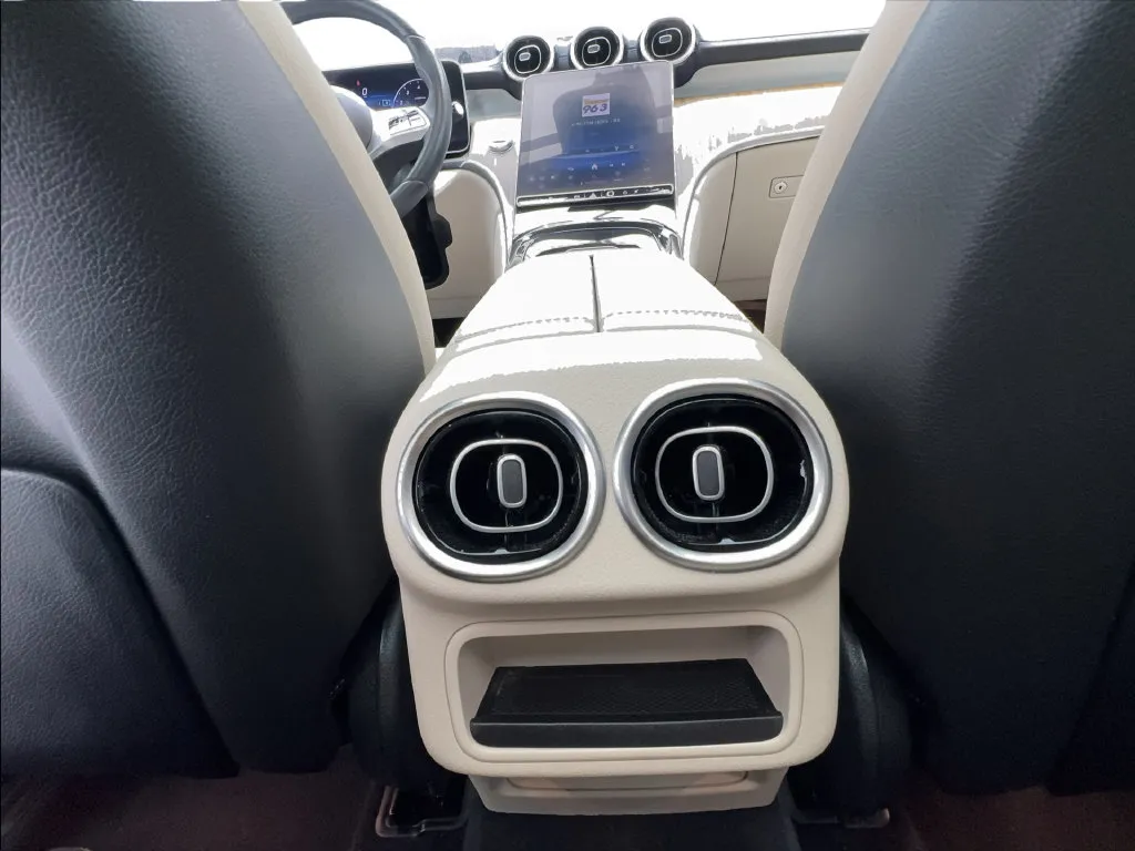 Mercedes-Benz GLC photo 41