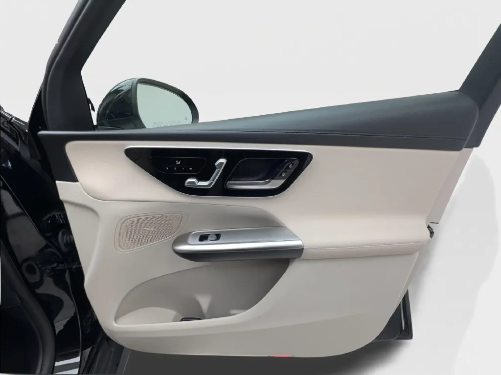 Mercedes-Benz GLC photo 35