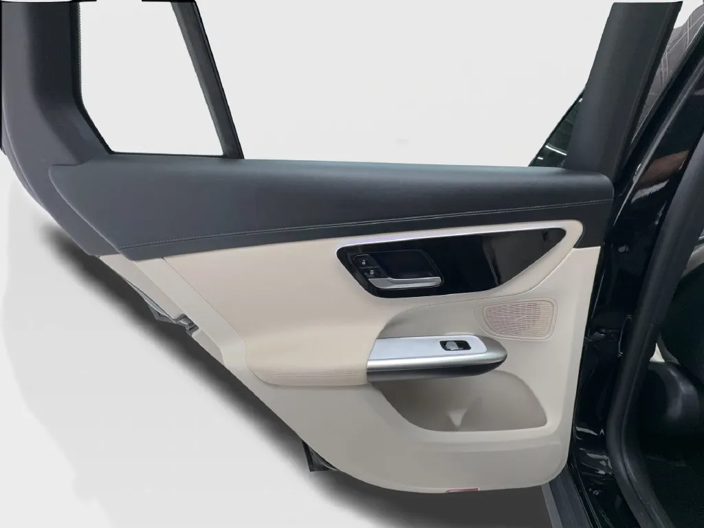 Mercedes-Benz GLC photo 28