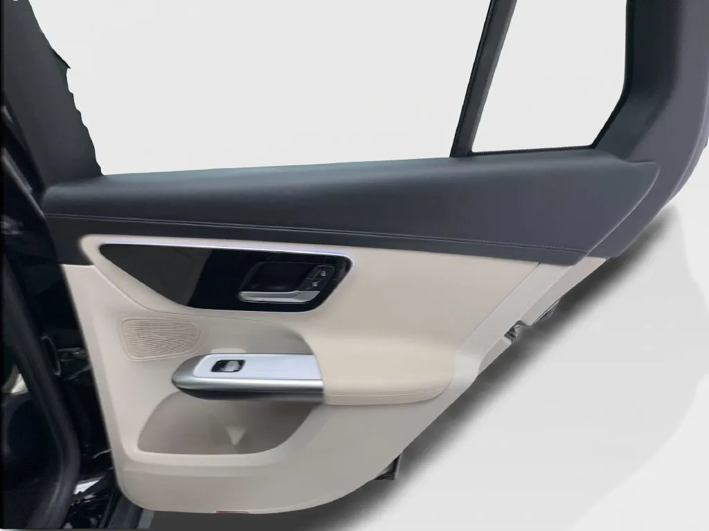 Mercedes-Benz GLC photo 32