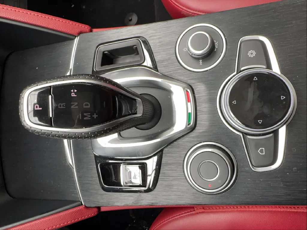 Alfa Romeo Stelvio photo 52