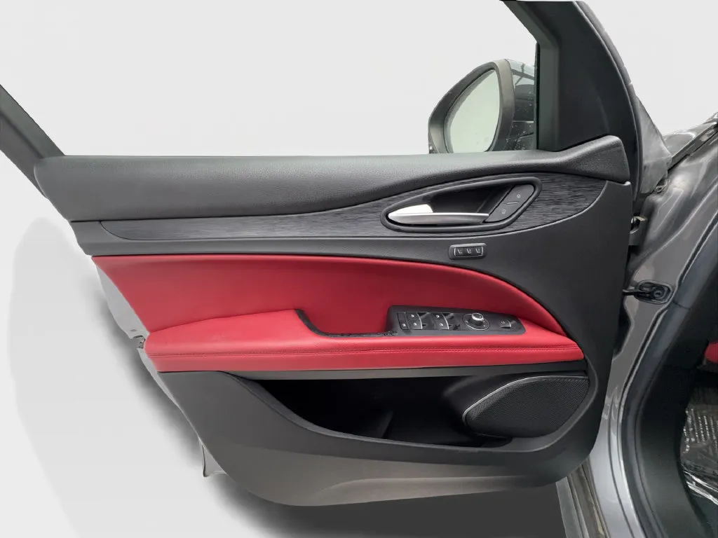 Alfa Romeo Stelvio photo 22