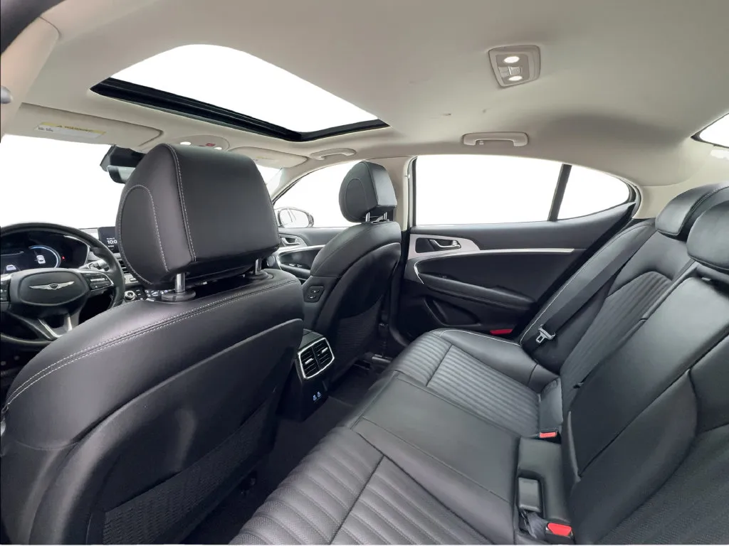 Genesis G70 photo 26