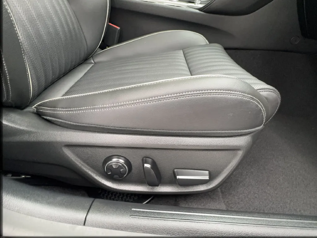 Genesis G70 photo 34