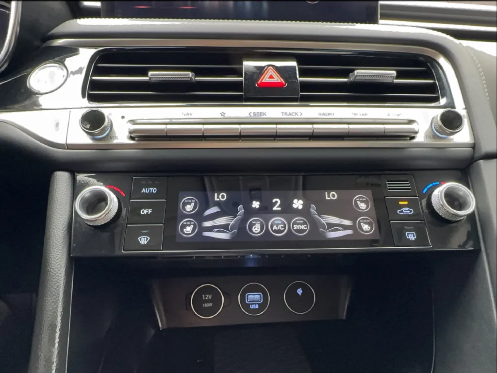 Genesis G70 photo 56