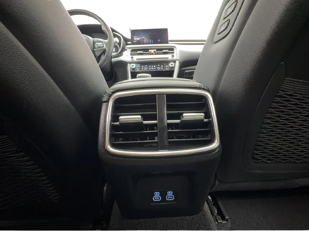 Genesis G70 photo 42