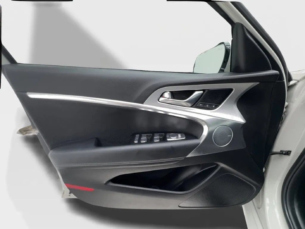 Genesis G70 photo 25