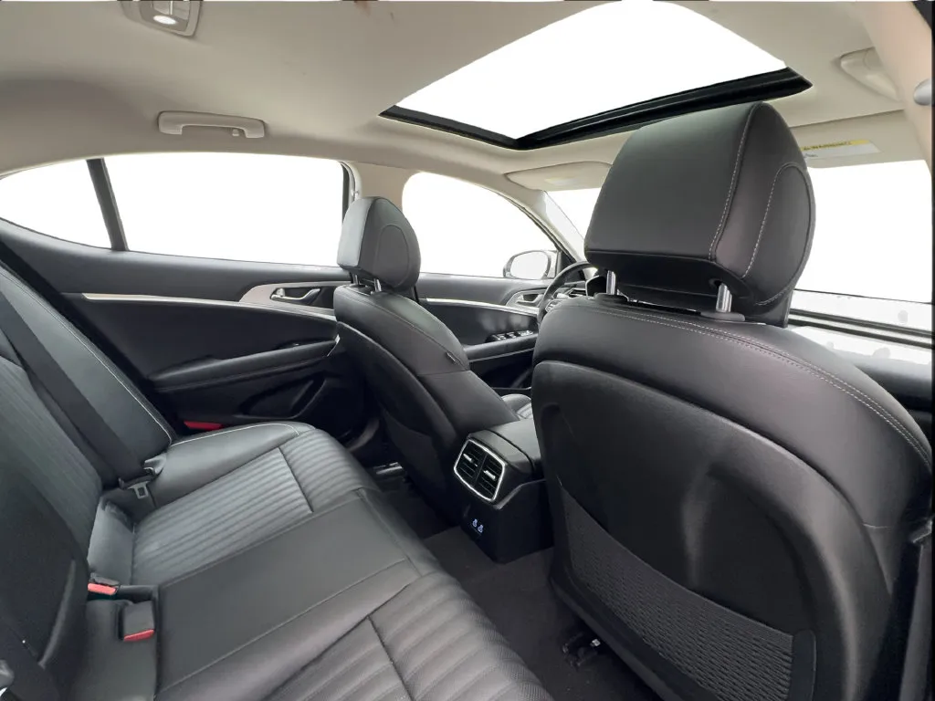 Genesis G70 photo 29