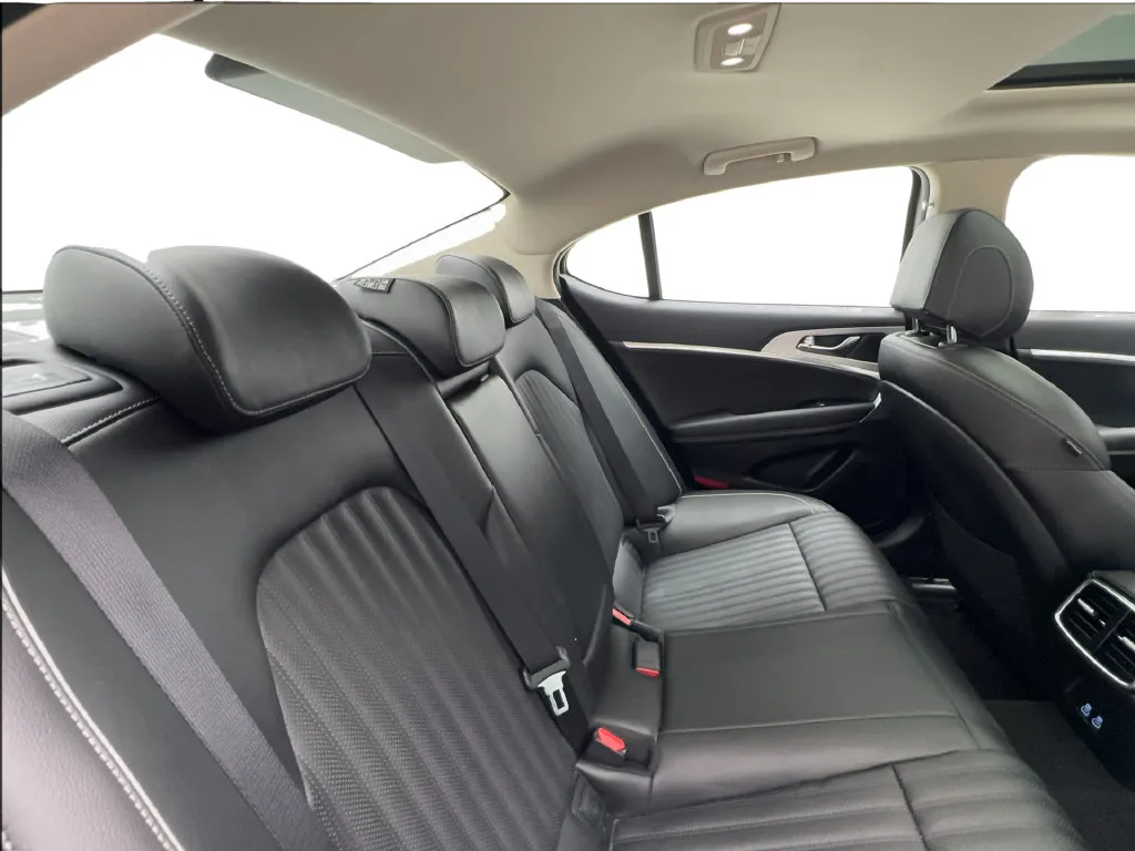 Genesis G70 photo 30