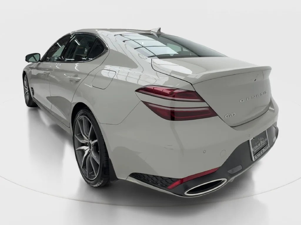 Genesis G70 photo 8