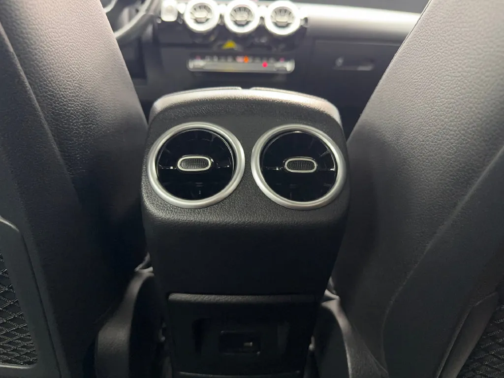 Mercedes-Benz CLA photo 34