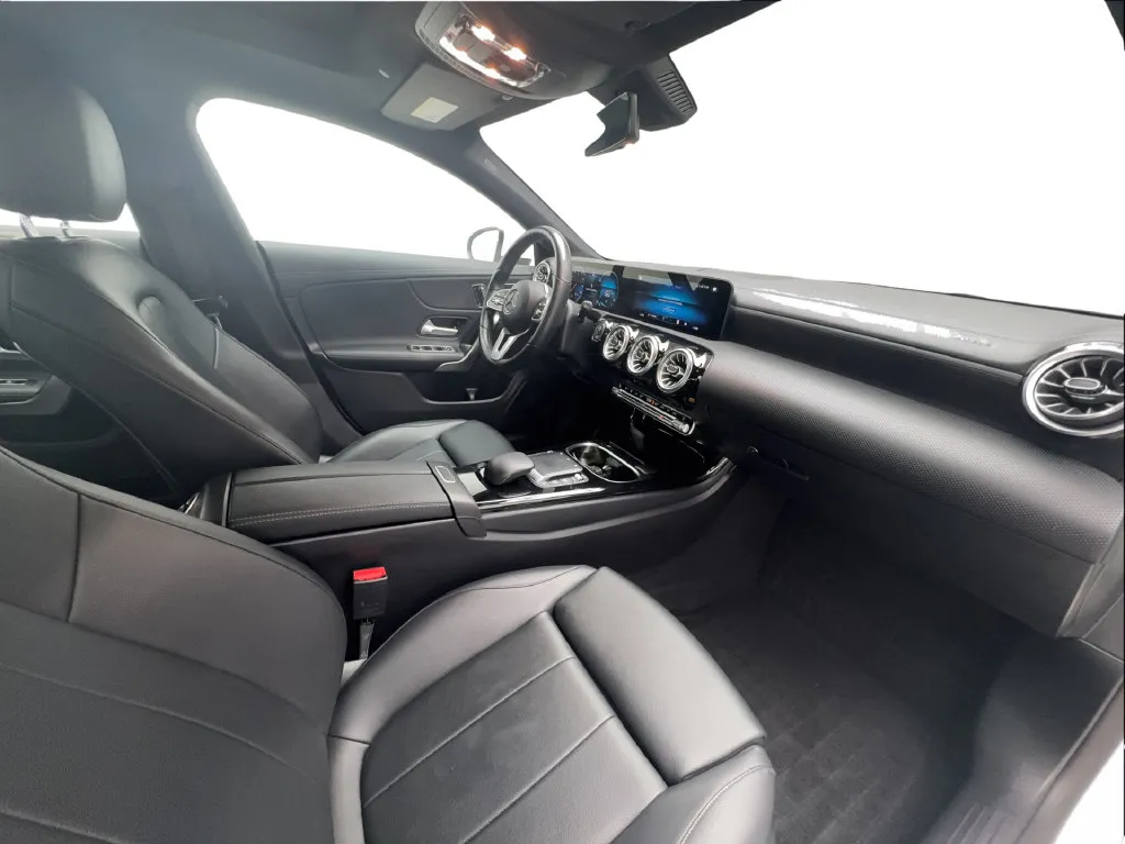 Mercedes-Benz CLA photo 30