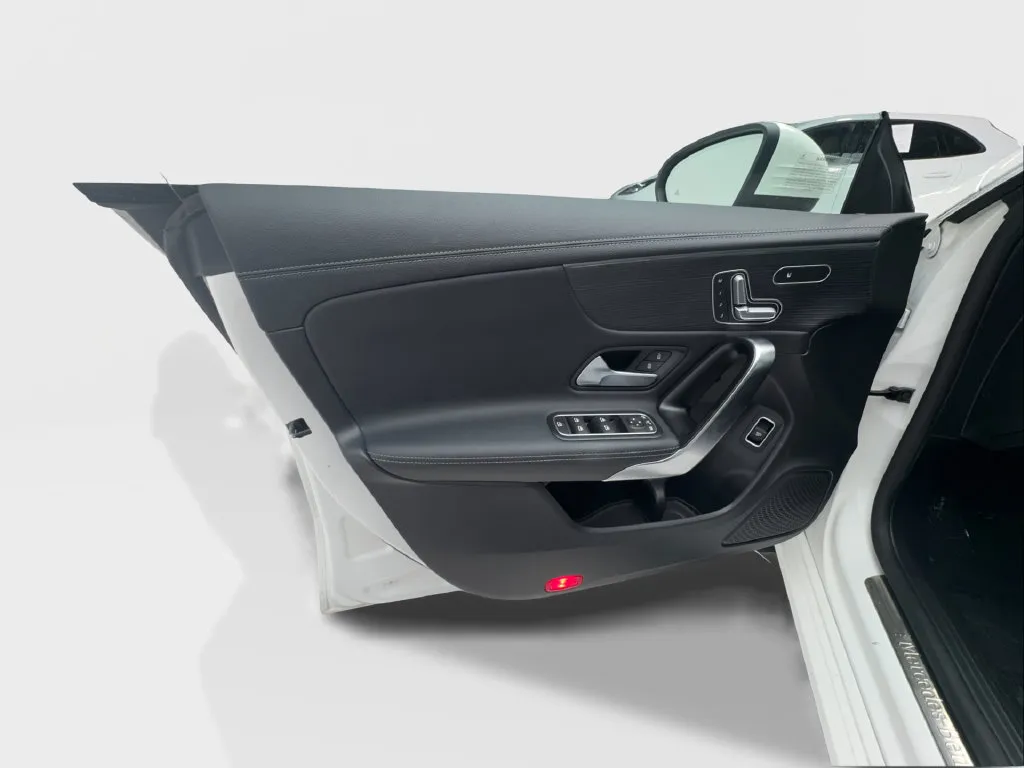 Mercedes-Benz CLA photo 22