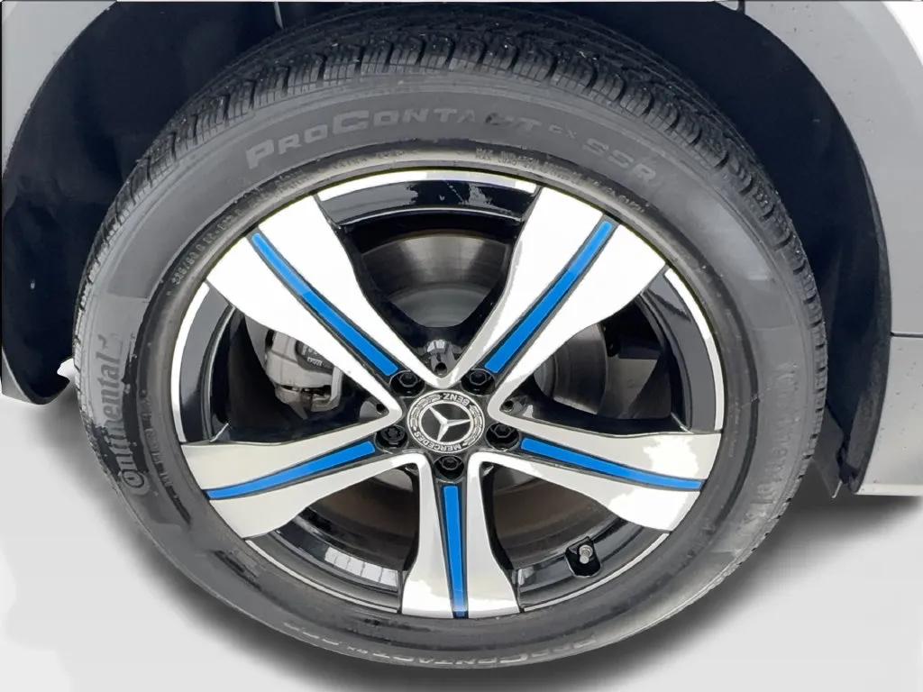 Mercedes-Benz EQB photo 18