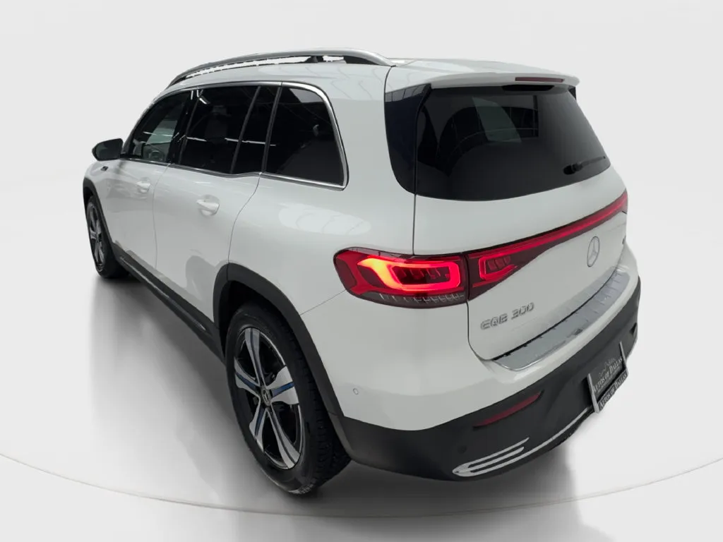 Mercedes-Benz EQB photo 11